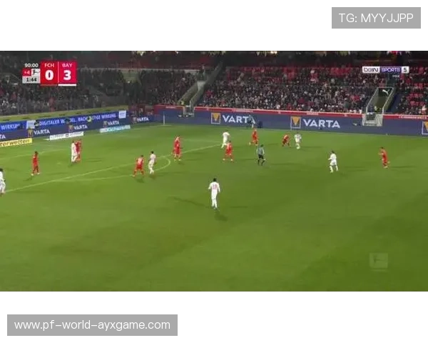 凯恩禁区背身轻巧分球，拜仁三线联动一气呵成